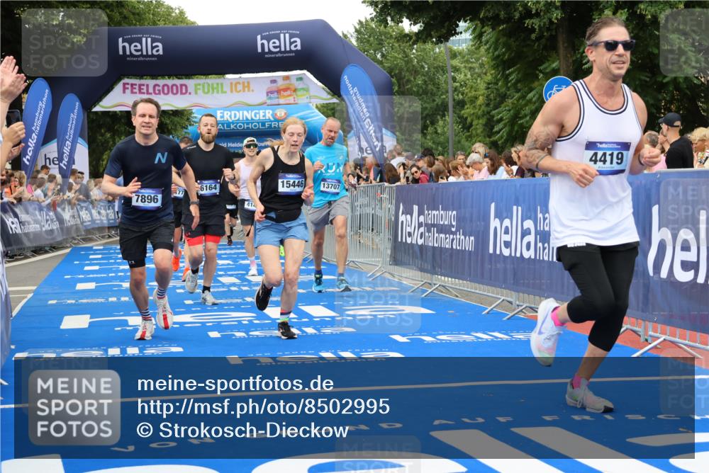 29.06.2025 - hella hamburg halbmarathon Strokosch-Dieckow http://msf.ph/oto/8502995 29.06.2025 10:52:17 Ziel 4140, 4419, 4587, 4837, 5032, 5087, 5482, 6164, 6897, 7896, 9074, 9082, 12135, 13211, 13707, 14300, 15144, 15275, 15446, 16003, 16320, 16591, 17130, 17773, 17997, 18475 meine-sportfotos.de
