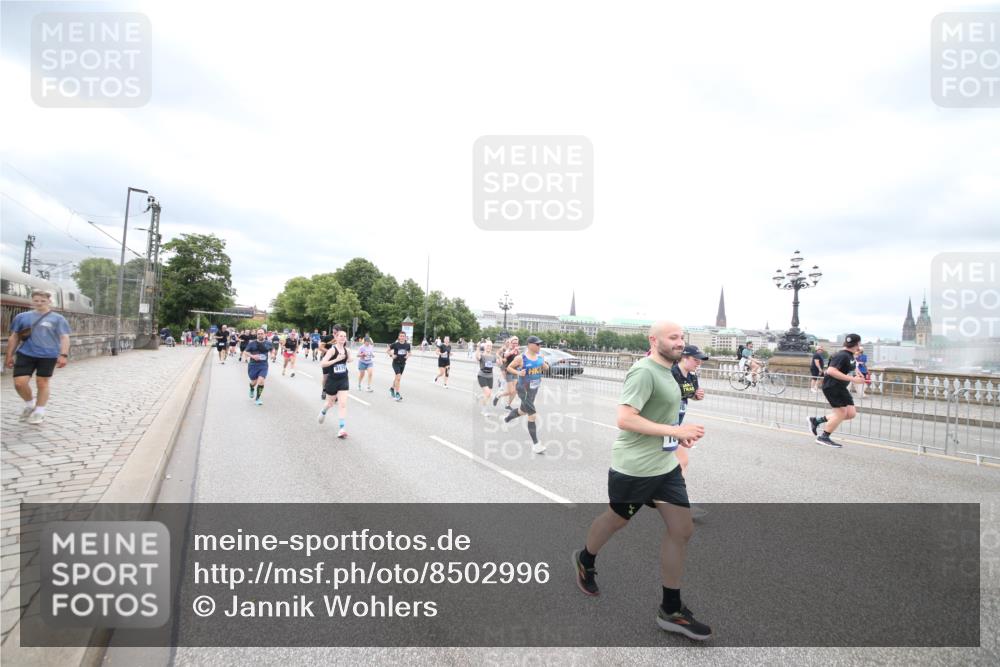 29.06.2025 - hella hamburg halbmarathon Jannik Wohlers http://msf.ph/oto/8502996 29.06.2025 10:58:54 Lombardsbrücke 1751, 1839, 2052, 2100, 2641, 2667, 2861, 3035, 3449, 3536, 3693, 4150, 4805, 5646, 6351, 6599, 6969, 7288, 7379, 7467, 7502, 7910, 8298, 8748, 8750, 8932, 9056, 9179, 9209, 9244, 9406, 9968, 10548, 10664, 10807, 10814, 11418, 11630, 11768, 11786, 12636, 12637, 13249, 14068, 14115, 14284, 15068, 15099, 17780, 18161, 18447, 18546, 18549, 18558, 19174 meine-sportfotos.de