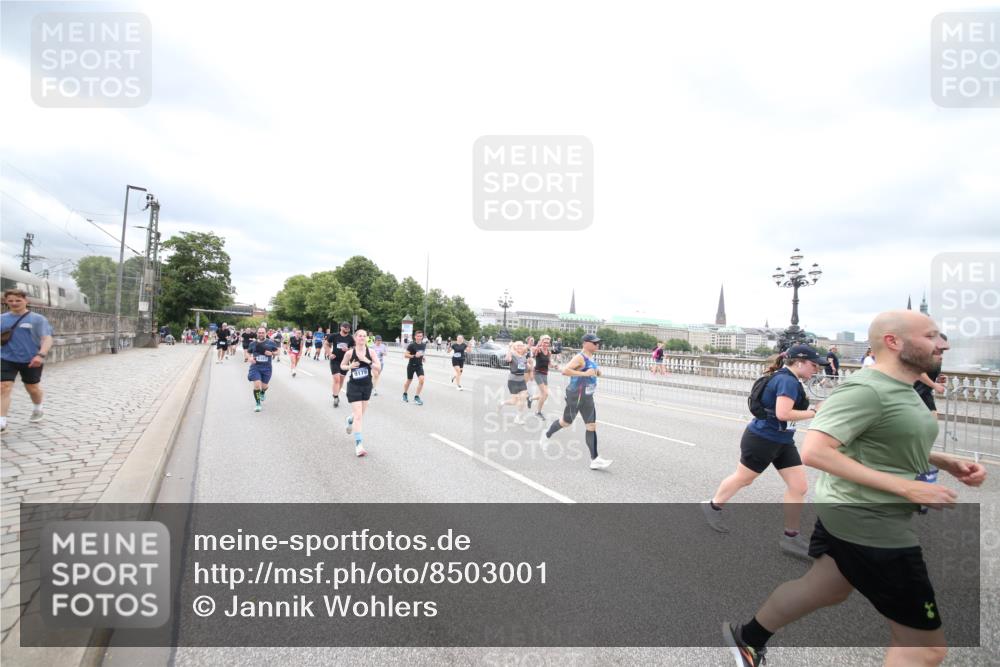 29.06.2025 - hella hamburg halbmarathon Jannik Wohlers http://msf.ph/oto/8503001 29.06.2025 10:58:54 Lombardsbrücke 1751, 1839, 2052, 2100, 2641, 2667, 2861, 3035, 3449, 3536, 3693, 4150, 4805, 5646, 6351, 6599, 6969, 7288, 7379, 7467, 7502, 7910, 8298, 8748, 8750, 8932, 9056, 9179, 9209, 9244, 9406, 9968, 10548, 10664, 10807, 10814, 11418, 11630, 11768, 11786, 12636, 12637, 13249, 14068, 14115, 14284, 15068, 15099, 17780, 18161, 18447, 18546, 18549, 18558, 19174 meine-sportfotos.de
