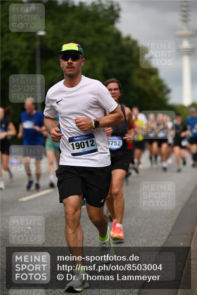 29.06.2025 - hella hamburg halbmarathon Dr. Thomas Lammeyer http://msf.ph/oto/8503004 29.06.2025 10:25:53 Kennedybrücke 1072, 1158, 1191, 1250, 1401, 1668, 1958, 2271, 2315, 2353, 2529, 2815, 2841, 3122, 3606, 3770, 3817, 3825, 3826, 4046, 4697, 4786, 5061, 5122, 5395, 5412, 5493, 5641, 5759, 5957, 6086, 6103, 7075, 7228, 7522, 7672, 7781, 8095, 8286, 8860, 8896, 8959, 9002, 9326, 9369, 9483, 9499, 9532, 9624, 9635, 10019, 10125, 10374, 10787, 10874, 10921, 11117, 11425 meine-sportfotos.de