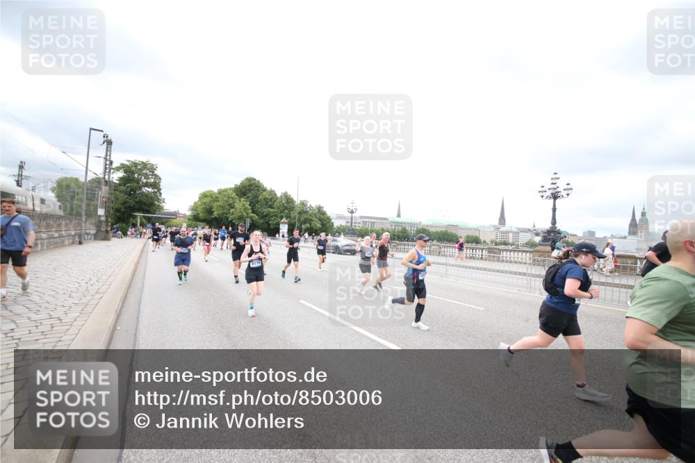 29.06.2025 - hella hamburg halbmarathon Jannik Wohlers http://msf.ph/oto/8503006 29.06.2025 10:58:54 Lombardsbrücke 1751, 1839, 2052, 2100, 2641, 2667, 2861, 3035, 3449, 3536, 3693, 4150, 4805, 5646, 6351, 6599, 6969, 7288, 7379, 7467, 7502, 7910, 8298, 8748, 8750, 8932, 9056, 9179, 9209, 9244, 9406, 9968, 10548, 10664, 10807, 10814, 11418, 11630, 11768, 11786, 12636, 12637, 13249, 14068, 14115, 14284, 15068, 15099, 17780, 18161, 18447, 18546, 18549, 18558, 19174 meine-sportfotos.de
