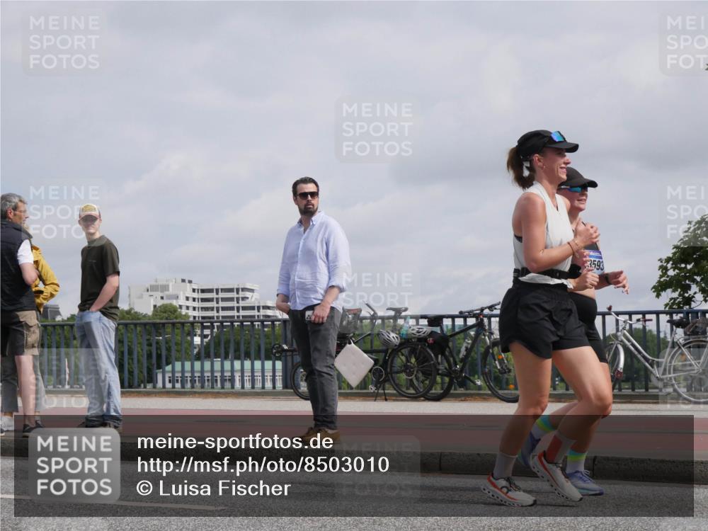 29.06.2025 - hella hamburg halbmarathon Luisa Fischer http://msf.ph/oto/8503010 29.06.2025 10:12:19 Kennedybrücke 3593, 7081, 9297, 9306 meine-sportfotos.de