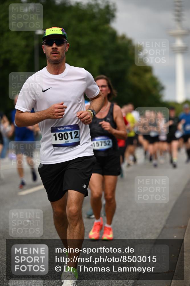 29.06.2025 - hella hamburg halbmarathon Dr. Thomas Lammeyer http://msf.ph/oto/8503015 29.06.2025 10:25:53 Kennedybrücke 1072, 1158, 1191, 1250, 1401, 1668, 1958, 2271, 2315, 2353, 2529, 2815, 2841, 3122, 3606, 3770, 3817, 3825, 3826, 4046, 4697, 4786, 5061, 5122, 5395, 5412, 5493, 5641, 5759, 5957, 6086, 6103, 7075, 7228, 7522, 7672, 7781, 8095, 8286, 8860, 8896, 8959, 9002, 9326, 9369, 9483, 9499, 9532, 9624, 9635, 10019, 10125, 10374, 10787, 10874, 10921, 11117, 11425 meine-sportfotos.de