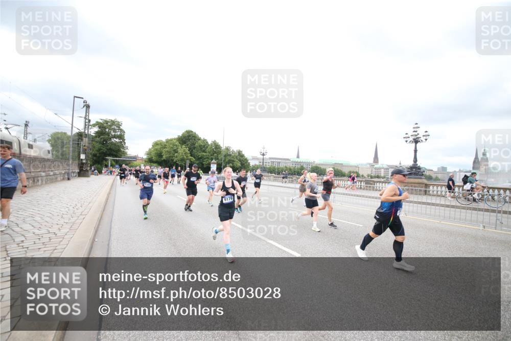 29.06.2025 - hella hamburg halbmarathon Jannik Wohlers http://msf.ph/oto/8503028 29.06.2025 10:58:55 Lombardsbrücke 1751, 1839, 2052, 2100, 2641, 2667, 2861, 3035, 3449, 3536, 3693, 4150, 4805, 5646, 6351, 6969, 7288, 7379, 7467, 7502, 7910, 8298, 8748, 8750, 8932, 9056, 9179, 9209, 9244, 9406, 9968, 10548, 10664, 10807, 10814, 11418, 11630, 11768, 11786, 13063, 13249, 14068, 14115, 14284, 15068, 15099, 17780, 18161, 18447, 18546, 18558, 19174 meine-sportfotos.de