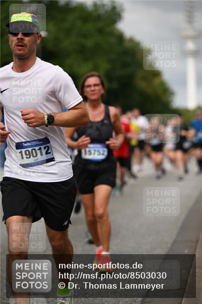 29.06.2025 - hella hamburg halbmarathon Dr. Thomas Lammeyer http://msf.ph/oto/8503030 29.06.2025 10:25:53 Kennedybrücke 1072, 1158, 1191, 1250, 1401, 1668, 1958, 2271, 2315, 2353, 2529, 2815, 2841, 3122, 3606, 3770, 3817, 3825, 3826, 4046, 4697, 4786, 5061, 5122, 5395, 5412, 5493, 5641, 5759, 5957, 6086, 6103, 7075, 7228, 7522, 7672, 7781, 8095, 8286, 8860, 8896, 8959, 9002, 9326, 9369, 9483, 9499, 9532, 9624, 9635, 10019, 10125, 10374, 10787, 10874, 10921, 11117, 11425 meine-sportfotos.de