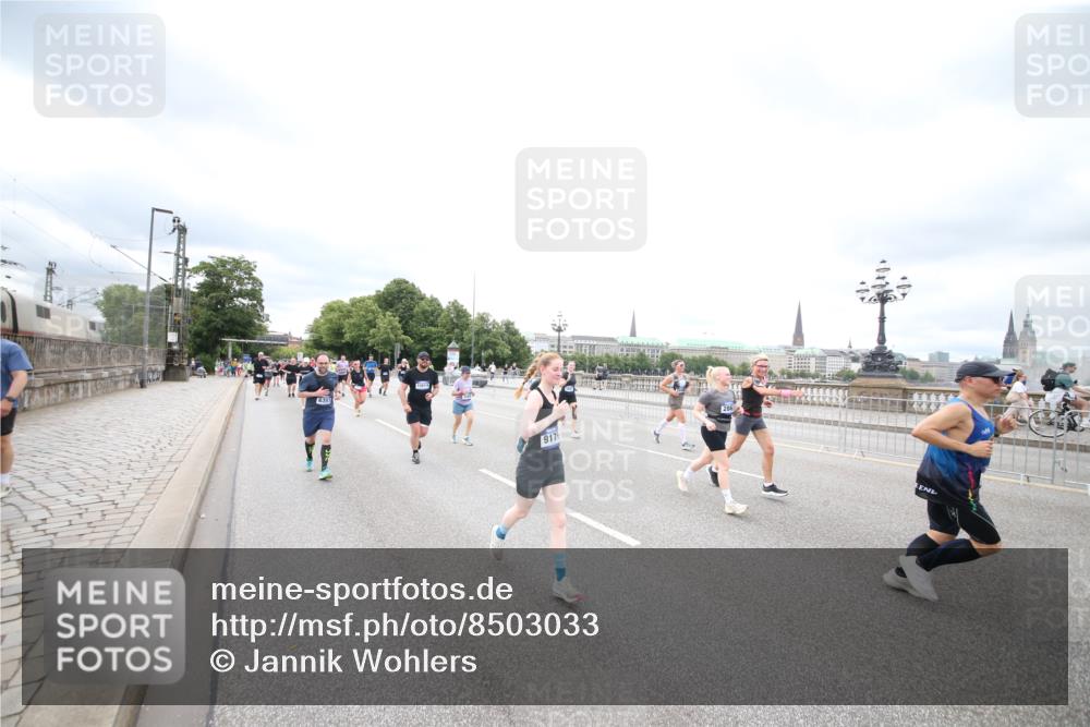 29.06.2025 - hella hamburg halbmarathon Jannik Wohlers http://msf.ph/oto/8503033 29.06.2025 10:58:55 Lombardsbrücke 1751, 1839, 2052, 2100, 2641, 2667, 2861, 3035, 3449, 3536, 3693, 4150, 4805, 5646, 6351, 6969, 7288, 7379, 7467, 7502, 7910, 8298, 8748, 8750, 8932, 9056, 9179, 9209, 9244, 9406, 9968, 10548, 10664, 10807, 10814, 11418, 11630, 11768, 11786, 13063, 13249, 14068, 14115, 14284, 15068, 15099, 17780, 18161, 18447, 18546, 18558, 19174 meine-sportfotos.de
