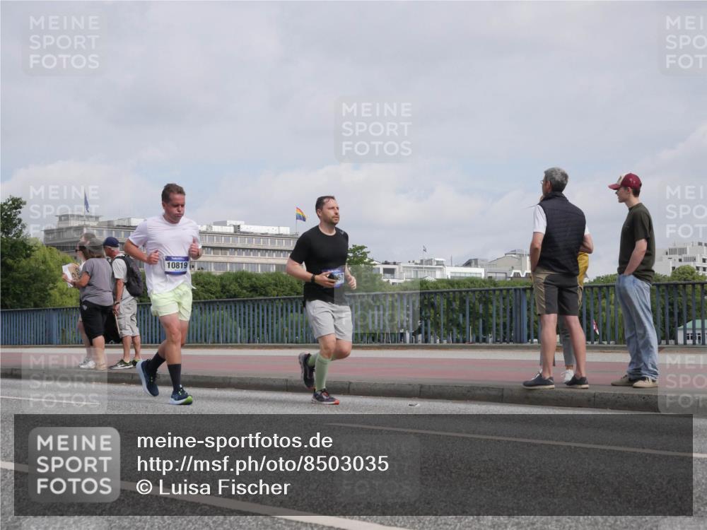 29.06.2025 - hella hamburg halbmarathon Luisa Fischer http://msf.ph/oto/8503035 29.06.2025 10:12:28 Kennedybrücke 10819, 7187, 10819 meine-sportfotos.de