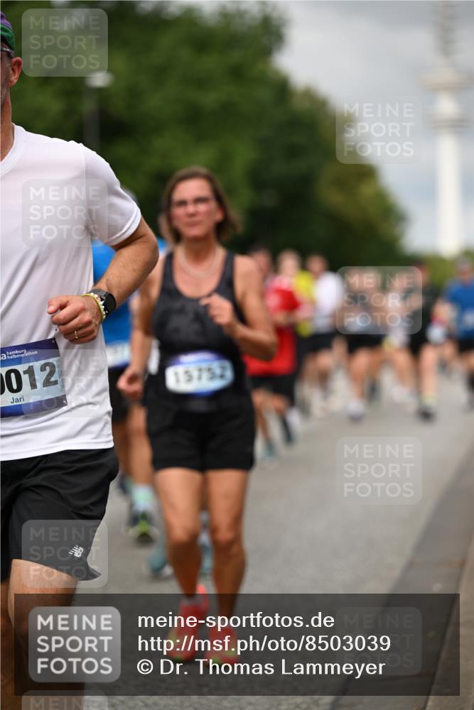 29.06.2025 - hella hamburg halbmarathon Dr. Thomas Lammeyer http://msf.ph/oto/8503039 29.06.2025 10:25:54 Kennedybrücke 1072, 1158, 1191, 1250, 1401, 1668, 1958, 2271, 2315, 2353, 2529, 2815, 2841, 3122, 3606, 3770, 3817, 3825, 3826, 4046, 4289, 4697, 4786, 5061, 5122, 5395, 5412, 5493, 5641, 5759, 5957, 6086, 6103, 7075, 7228, 7522, 7672, 8095, 8286, 8860, 8896, 8959, 9002, 9062, 9326, 9369, 9483, 9499, 9532, 9635, 10019, 10125, 10374, 10787, 10874, 10921, 11117, 11425 meine-sportfotos.de