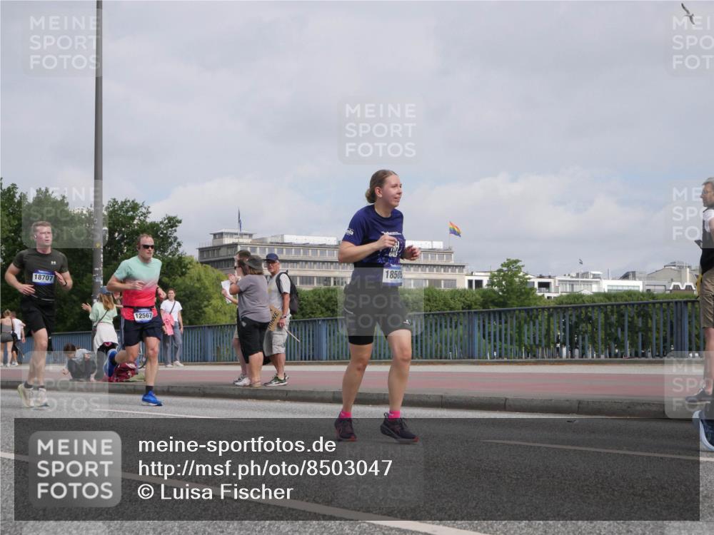 29.06.2025 - hella hamburg halbmarathon Luisa Fischer http://msf.ph/oto/8503047 29.06.2025 10:12:30 Kennedybrücke 18707, 12567, 18505, 7187, 10819 meine-sportfotos.de