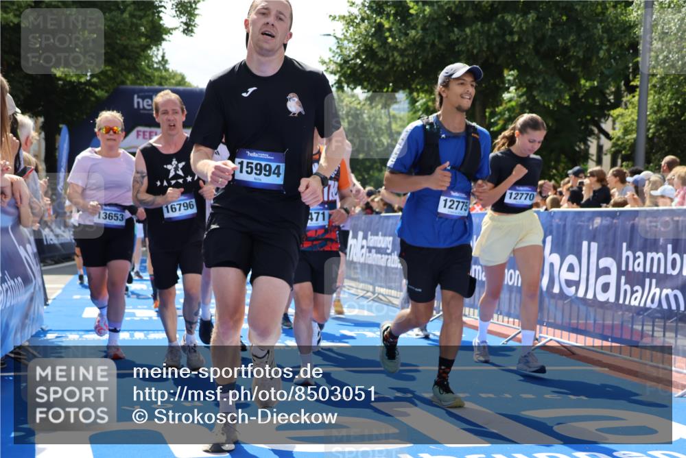 29.06.2025 - hella hamburg halbmarathon Strokosch-Dieckow http://msf.ph/oto/8503051 29.06.2025 11:36:14 Ziel 1979, 3741, 4540, 4802, 5294, 6717, 6854, 6867, 7789, 8391, 9094, 9471, 10652, 10862, 11699, 12463, 12562, 12770, 12775, 13473, 13653, 13789, 14158, 15281, 15994, 16702, 16796, 17587, 18361, 19018 meine-sportfotos.de