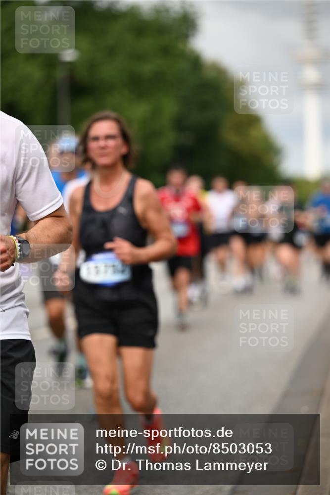 29.06.2025 - hella hamburg halbmarathon Dr. Thomas Lammeyer http://msf.ph/oto/8503053 29.06.2025 10:25:54 Kennedybrücke 1072, 1158, 1191, 1250, 1401, 1668, 1958, 2271, 2315, 2353, 2529, 2815, 2841, 3122, 3606, 3770, 3817, 3825, 3826, 4046, 4289, 4697, 4786, 5061, 5122, 5395, 5412, 5493, 5641, 5759, 5957, 6086, 6103, 7075, 7228, 7522, 7672, 8095, 8286, 8860, 8896, 8959, 9002, 9062, 9326, 9369, 9483, 9499, 9532, 9635, 10019, 10125, 10374, 10787, 10874, 10921, 11117, 11425 meine-sportfotos.de
