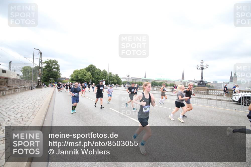 29.06.2025 - hella hamburg halbmarathon Jannik Wohlers http://msf.ph/oto/8503055 29.06.2025 10:58:55 Lombardsbrücke 1751, 1839, 2052, 2100, 2641, 2667, 2861, 3035, 3449, 3536, 3693, 4150, 4805, 5646, 6351, 6969, 7288, 7379, 7467, 7502, 7910, 8298, 8748, 8750, 8932, 9056, 9179, 9209, 9244, 9406, 9968, 10548, 10664, 10807, 10814, 11418, 11630, 11768, 11786, 13063, 13249, 14068, 14115, 14284, 15068, 15099, 17780, 18161, 18447, 18546, 18558, 19174 meine-sportfotos.de