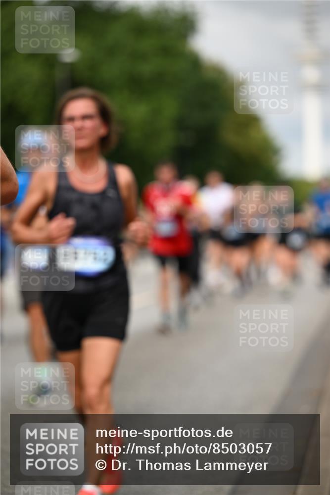 29.06.2025 - hella hamburg halbmarathon Dr. Thomas Lammeyer http://msf.ph/oto/8503057 29.06.2025 10:25:54 Kennedybrücke 1072, 1158, 1191, 1250, 1401, 1668, 1958, 2271, 2315, 2353, 2529, 2815, 2841, 3122, 3606, 3770, 3817, 3825, 3826, 4046, 4289, 4697, 4786, 5061, 5122, 5395, 5412, 5493, 5641, 5759, 5957, 6086, 6103, 7075, 7228, 7522, 7672, 8095, 8286, 8860, 8896, 8959, 9002, 9062, 9326, 9369, 9483, 9499, 9532, 9635, 10019, 10125, 10374, 10787, 10874, 10921, 11117, 11425 meine-sportfotos.de