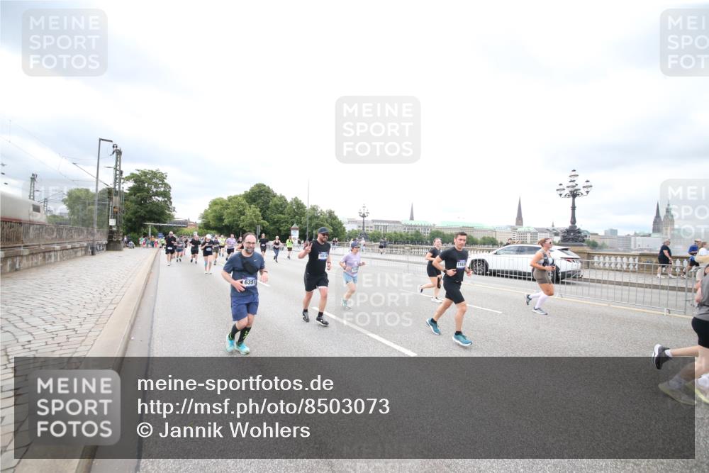 29.06.2025 - hella hamburg halbmarathon Jannik Wohlers http://msf.ph/oto/8503073 29.06.2025 10:58:56 Lombardsbrücke 1751, 1839, 2052, 2100, 2641, 2667, 2861, 3035, 3449, 3536, 3693, 4150, 4805, 5646, 6351, 6969, 7288, 7379, 7467, 7502, 7910, 8298, 8748, 8750, 8932, 9056, 9179, 9209, 9244, 9406, 9968, 10664, 10807, 10814, 11418, 11630, 11768, 11786, 13063, 13249, 13357, 14068, 14115, 14284, 15068, 16458, 17780, 18161, 18447, 18546, 19174 meine-sportfotos.de