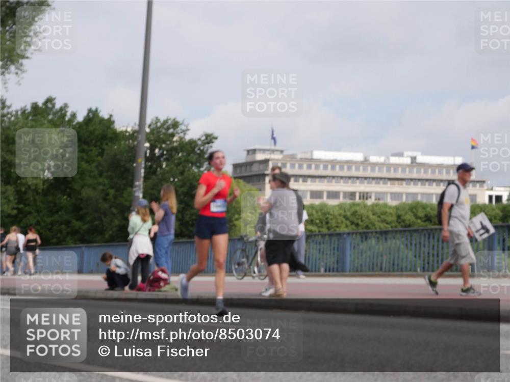 29.06.2025 - hella hamburg halbmarathon Luisa Fischer http://msf.ph/oto/8503074 29.06.2025 10:12:32 Kennedybrücke 7187, 9781, 10819 meine-sportfotos.de