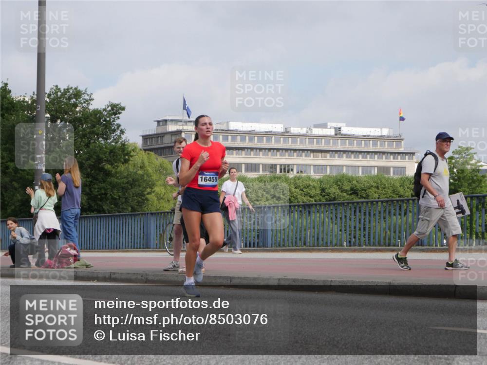 29.06.2025 - hella hamburg halbmarathon Luisa Fischer http://msf.ph/oto/8503076 29.06.2025 10:12:33 Kennedybrücke 16455, 7187, 9781, 10819 meine-sportfotos.de