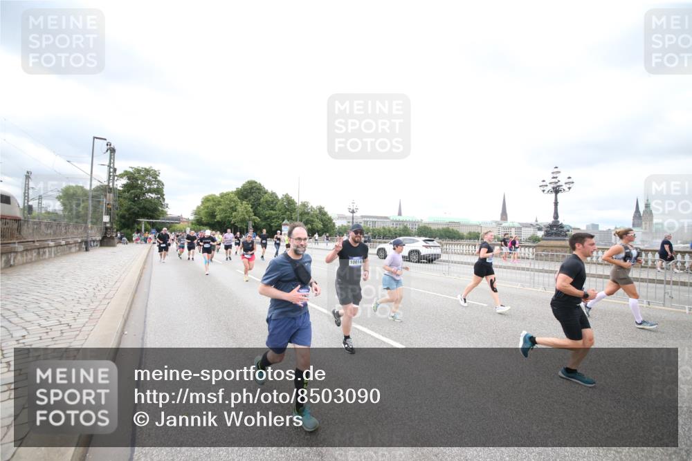 29.06.2025 - hella hamburg halbmarathon Jannik Wohlers http://msf.ph/oto/8503090 29.06.2025 10:58:56 Lombardsbrücke 1751, 1839, 2052, 2100, 2641, 2667, 2861, 3035, 3449, 3536, 3693, 4150, 4805, 5646, 6351, 6969, 7288, 7379, 7467, 7502, 7910, 8298, 8748, 8750, 8932, 9056, 9179, 9209, 9244, 9406, 9968, 10664, 10807, 10814, 11418, 11630, 11768, 11786, 13063, 13249, 13357, 14068, 14115, 14284, 15068, 16458, 17780, 18161, 18447, 18546, 19174 meine-sportfotos.de