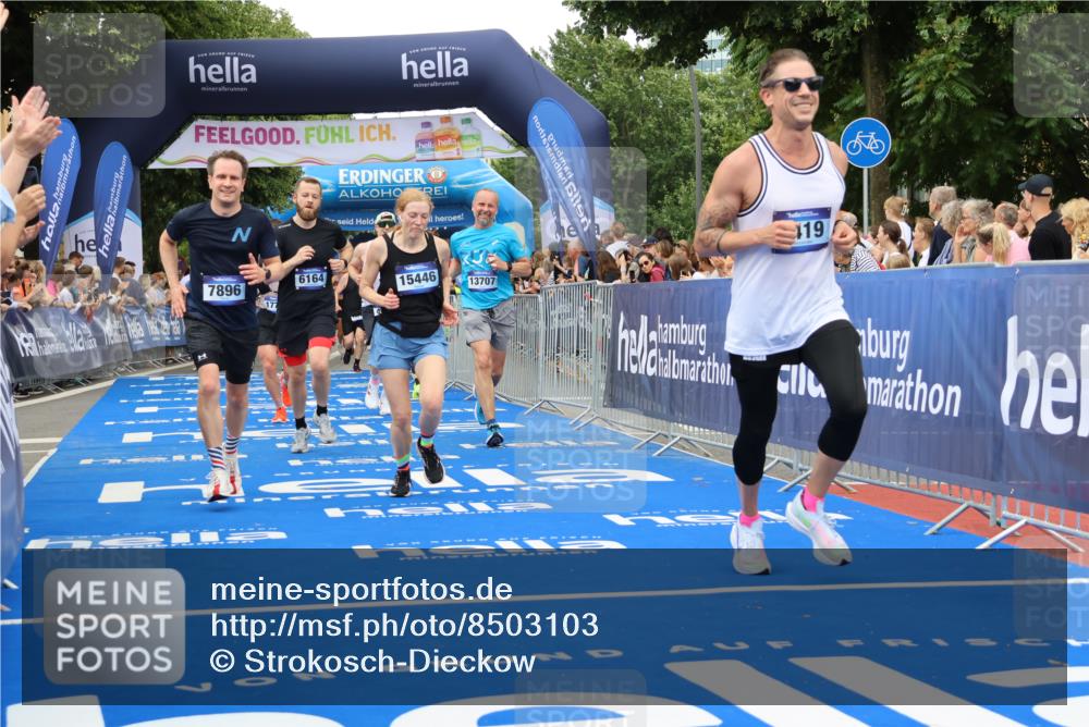 29.06.2025 - hella hamburg halbmarathon Strokosch-Dieckow http://msf.ph/oto/8503103 29.06.2025 10:52:17 Ziel 4140, 4419, 4587, 4837, 5032, 5087, 5482, 6164, 6897, 7896, 9074, 9082, 12135, 13211, 13707, 14300, 15144, 15275, 15446, 16003, 16320, 16591, 17130, 17773, 17997, 18475 meine-sportfotos.de