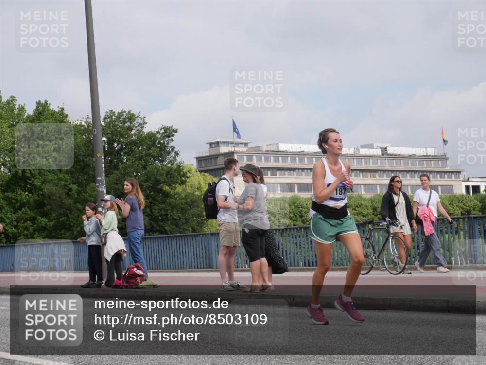 29.06.2025 - hella hamburg halbmarathon Luisa Fischer http://msf.ph/oto/8503109 29.06.2025 10:12:36 Kennedybrücke 187, 7187, 7636, 9434, 9781 meine-sportfotos.de