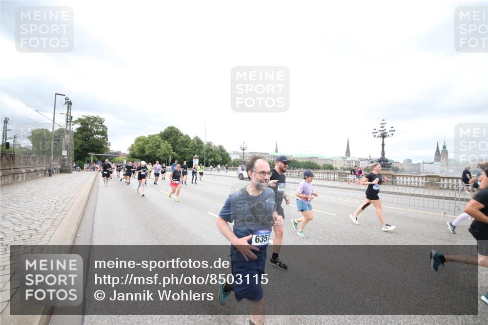29.06.2025 - hella hamburg halbmarathon Jannik Wohlers http://msf.ph/oto/8503115 29.06.2025 10:58:57 Lombardsbrücke 1751, 1839, 2052, 2100, 2641, 2667, 2798, 2861, 3035, 3234, 3449, 3536, 3693, 4150, 4805, 5646, 6351, 6969, 7245, 7288, 7379, 7467, 7502, 7910, 8298, 8748, 8750, 8932, 9056, 9069, 9179, 9209, 9244, 9406, 9454, 9968, 10664, 10807, 10814, 11418, 11630, 13063, 13249, 13357, 14068, 14115, 14284, 15068, 16458, 16771, 17020, 17780, 18161, 18447, 18546, 19174, 19237 meine-sportfotos.de