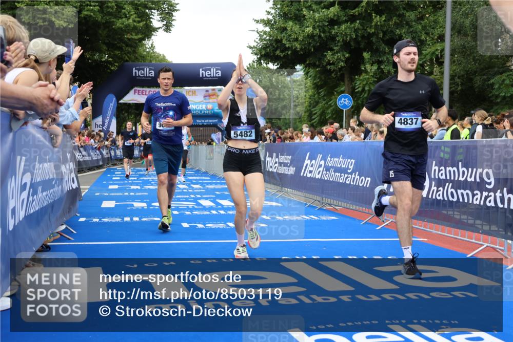29.06.2025 - hella hamburg halbmarathon Strokosch-Dieckow http://msf.ph/oto/8503119 29.06.2025 10:52:14 Ziel 1482, 2397, 4140, 4419, 4587, 4837, 5032, 5087, 5093, 5482, 6164, 6897, 7896, 9074, 9082, 12135, 13707, 13726, 14248, 14300, 15275, 15446, 16003, 16320, 16591, 17033, 17130, 17773, 18475, 18801 meine-sportfotos.de