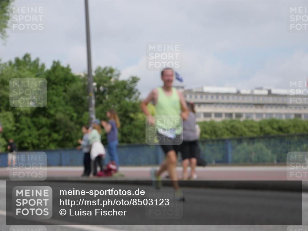 29.06.2025 - hella hamburg halbmarathon Luisa Fischer http://msf.ph/oto/8503123 29.06.2025 10:12:38 Kennedybrücke 7187, 7636, 9434, 9781, 10036 meine-sportfotos.de