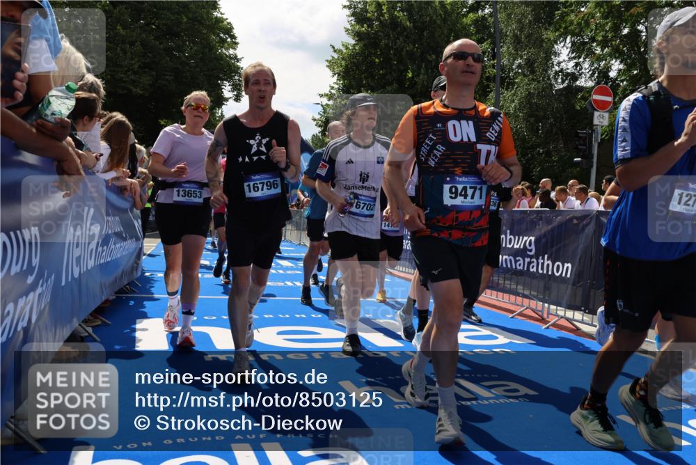 29.06.2025 - hella hamburg halbmarathon Strokosch-Dieckow http://msf.ph/oto/8503125 29.06.2025 11:36:15 Ziel 1979, 3741, 4540, 4802, 5294, 6717, 6805, 6867, 7789, 8391, 9094, 9471, 10652, 10862, 12463, 12562, 12770, 12775, 13473, 13653, 13789, 14158, 15281, 15994, 16702, 16796, 17587, 18361, 19018 meine-sportfotos.de