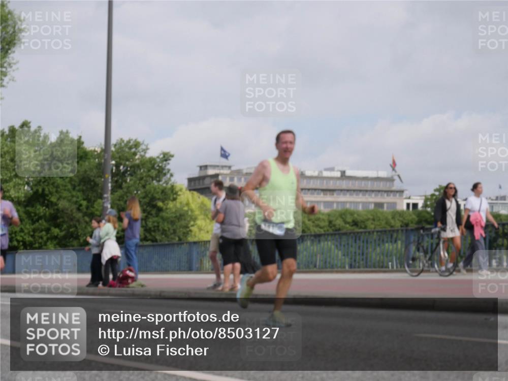 29.06.2025 - hella hamburg halbmarathon Luisa Fischer http://msf.ph/oto/8503127 29.06.2025 10:12:38 Kennedybrücke 7187, 7636, 9434, 9781, 10036 meine-sportfotos.de