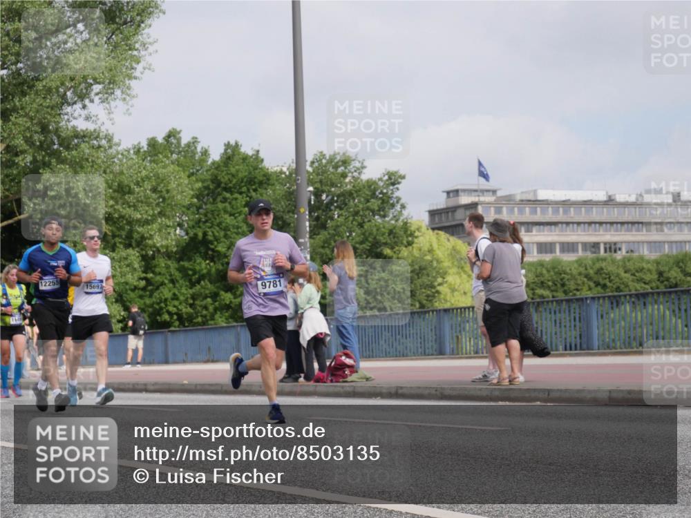 29.06.2025 - hella hamburg halbmarathon Luisa Fischer http://msf.ph/oto/8503135 29.06.2025 10:12:39 Kennedybrücke 1149, 12255, 15697, 9781, 5511, 7187, 7636, 9366, 9434, 9781, 10036 meine-sportfotos.de