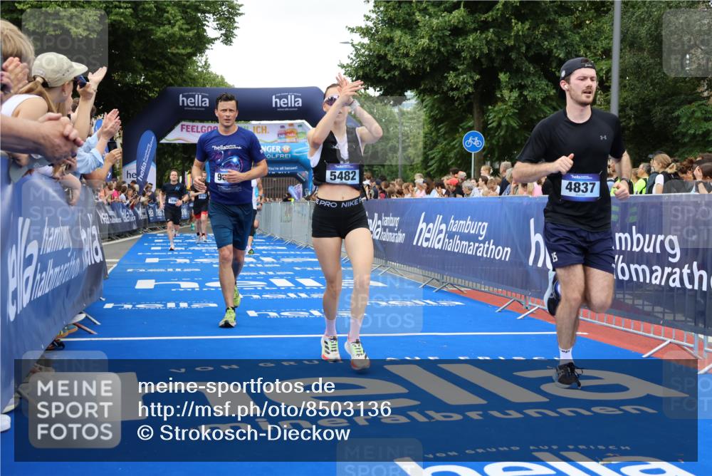 29.06.2025 - hella hamburg halbmarathon Strokosch-Dieckow http://msf.ph/oto/8503136 29.06.2025 10:52:14 Ziel 1482, 2397, 4140, 4419, 4587, 4837, 5032, 5087, 5093, 5482, 6164, 6897, 7896, 9074, 9082, 12135, 13707, 13726, 14248, 14300, 15275, 15446, 16003, 16320, 16591, 17033, 17130, 17773, 18475, 18801 meine-sportfotos.de