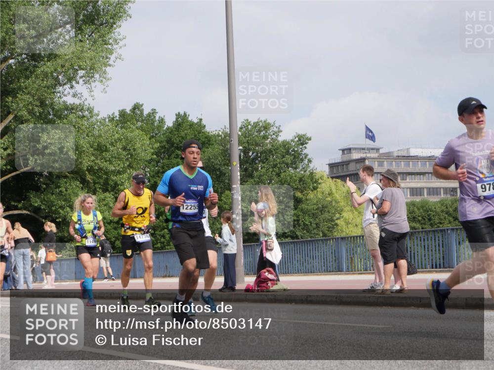 29.06.2025 - hella hamburg halbmarathon Luisa Fischer http://msf.ph/oto/8503147 29.06.2025 10:12:40 Kennedybrücke 12255, 1149, 14736, 978, 5511, 7187, 7636, 9366, 9434, 9781, 10036 meine-sportfotos.de