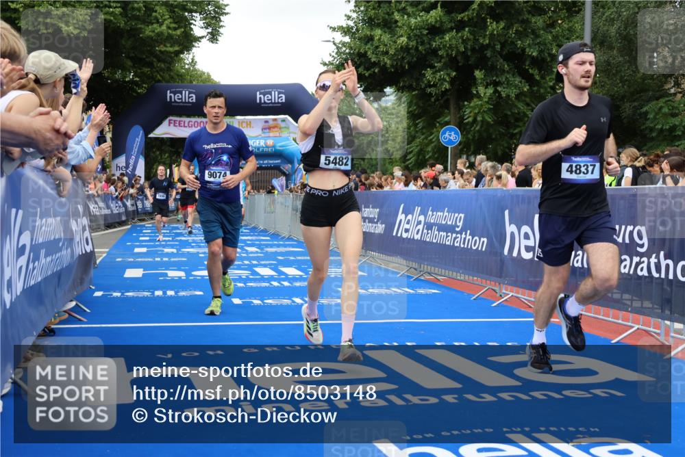 29.06.2025 - hella hamburg halbmarathon Strokosch-Dieckow http://msf.ph/oto/8503148 29.06.2025 10:52:14 Ziel 1482, 2397, 4140, 4419, 4587, 4837, 5032, 5087, 5093, 5482, 6164, 6897, 7896, 9074, 9082, 12135, 13707, 13726, 14248, 14300, 15275, 15446, 16003, 16320, 16591, 17033, 17130, 17773, 18475, 18801 meine-sportfotos.de