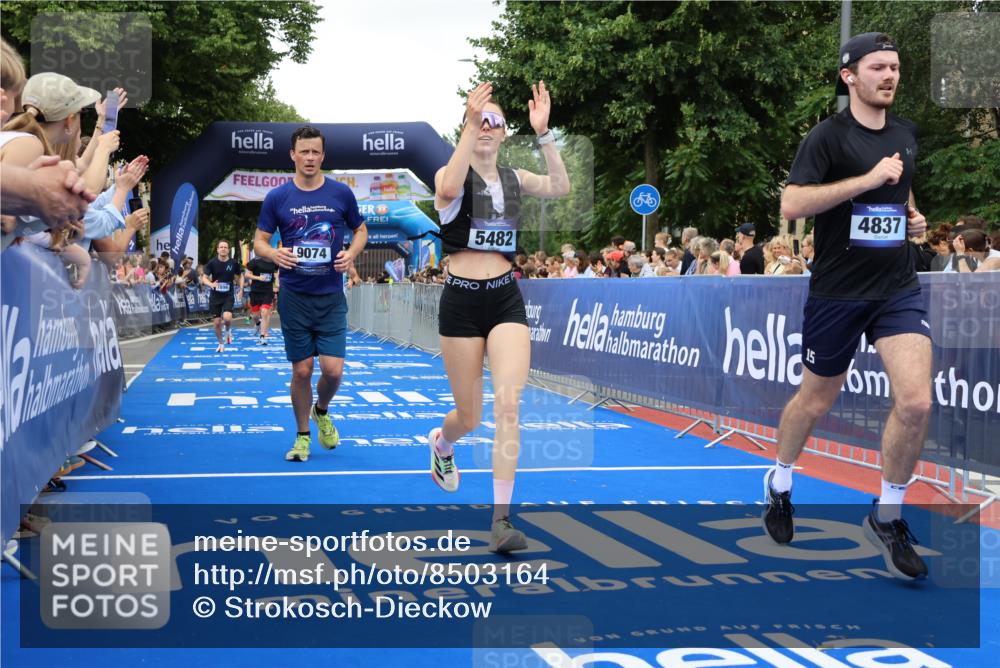 29.06.2025 - hella hamburg halbmarathon Strokosch-Dieckow http://msf.ph/oto/8503164 29.06.2025 10:52:14 Ziel 1482, 2397, 4140, 4419, 4587, 4837, 5032, 5087, 5093, 5482, 6164, 6897, 7896, 9074, 9082, 12135, 13707, 13726, 14248, 14300, 15275, 15446, 16003, 16320, 16591, 17033, 17130, 17773, 18475, 18801 meine-sportfotos.de