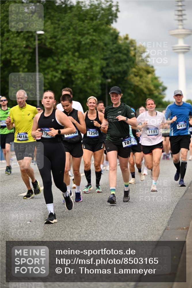 29.06.2025 - hella hamburg halbmarathon Dr. Thomas Lammeyer http://msf.ph/oto/8503165 29.06.2025 10:25:58 Kennedybrücke 1072, 1158, 1191, 1250, 1401, 1668, 1958, 2009, 2271, 2315, 2353, 2529, 2815, 2841, 3606, 3770, 3817, 3825, 3826, 4046, 4289, 4697, 5122, 5412, 5493, 5641, 5759, 5957, 6086, 6103, 7075, 7228, 7375, 7612, 7672, 8286, 8431, 8860, 8896, 8959, 9002, 9062, 9326, 9327, 9369, 9483, 9499, 9532, 9635, 10019, 10125, 10374, 10787, 10921, 11117, 11425 meine-sportfotos.de