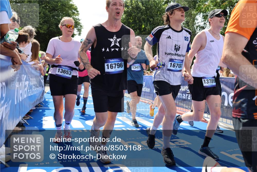 29.06.2025 - hella hamburg halbmarathon Strokosch-Dieckow http://msf.ph/oto/8503168 29.06.2025 11:36:16 Ziel 1298, 1389, 1979, 3741, 4540, 4802, 5294, 6717, 6805, 6867, 7789, 8391, 9094, 9471, 10652, 10862, 12463, 12562, 12770, 12775, 13473, 13653, 13789, 14158, 15281, 15994, 16702, 16796, 17587, 18361, 19018 meine-sportfotos.de