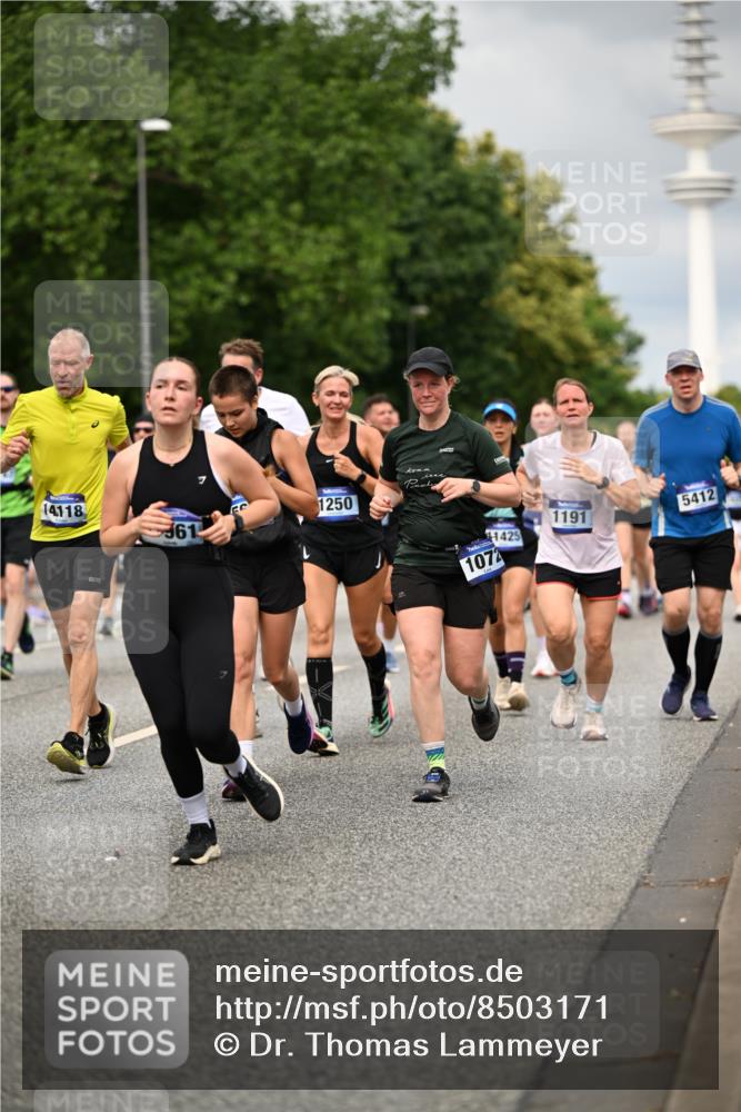 29.06.2025 - hella hamburg halbmarathon Dr. Thomas Lammeyer http://msf.ph/oto/8503171 29.06.2025 10:25:58 Kennedybrücke 1072, 1158, 1191, 1250, 1401, 1668, 1958, 2009, 2271, 2315, 2353, 2529, 2815, 2841, 3606, 3770, 3817, 3825, 3826, 4046, 4289, 4697, 5122, 5412, 5493, 5641, 5759, 5957, 6086, 6103, 7075, 7228, 7375, 7612, 7672, 8286, 8431, 8860, 8896, 8959, 9002, 9062, 9326, 9327, 9369, 9483, 9499, 9532, 9635, 10019, 10125, 10374, 10787, 10921, 11117, 11425 meine-sportfotos.de