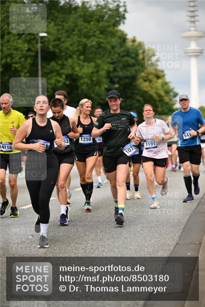 29.06.2025 - hella hamburg halbmarathon Dr. Thomas Lammeyer http://msf.ph/oto/8503180 29.06.2025 10:25:58 Kennedybrücke 1072, 1158, 1191, 1250, 1401, 1668, 1958, 2009, 2271, 2315, 2353, 2529, 2815, 2841, 3606, 3770, 3817, 3825, 3826, 4046, 4289, 4697, 5122, 5412, 5493, 5641, 5759, 5957, 6086, 6103, 7075, 7228, 7375, 7612, 7672, 8286, 8431, 8860, 8896, 8959, 9002, 9062, 9326, 9327, 9369, 9483, 9499, 9532, 9635, 10019, 10125, 10374, 10787, 10921, 11117, 11425 meine-sportfotos.de