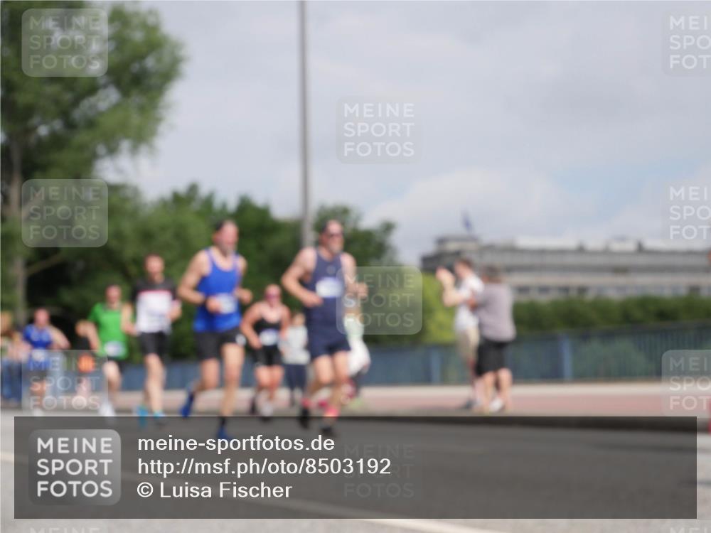 29.06.2025 - hella hamburg halbmarathon Luisa Fischer http://msf.ph/oto/8503192 29.06.2025 10:12:45 Kennedybrücke 1838, 3921, 5511, 7333, 7636, 8219, 9366, 9434, 9674, 10036 meine-sportfotos.de