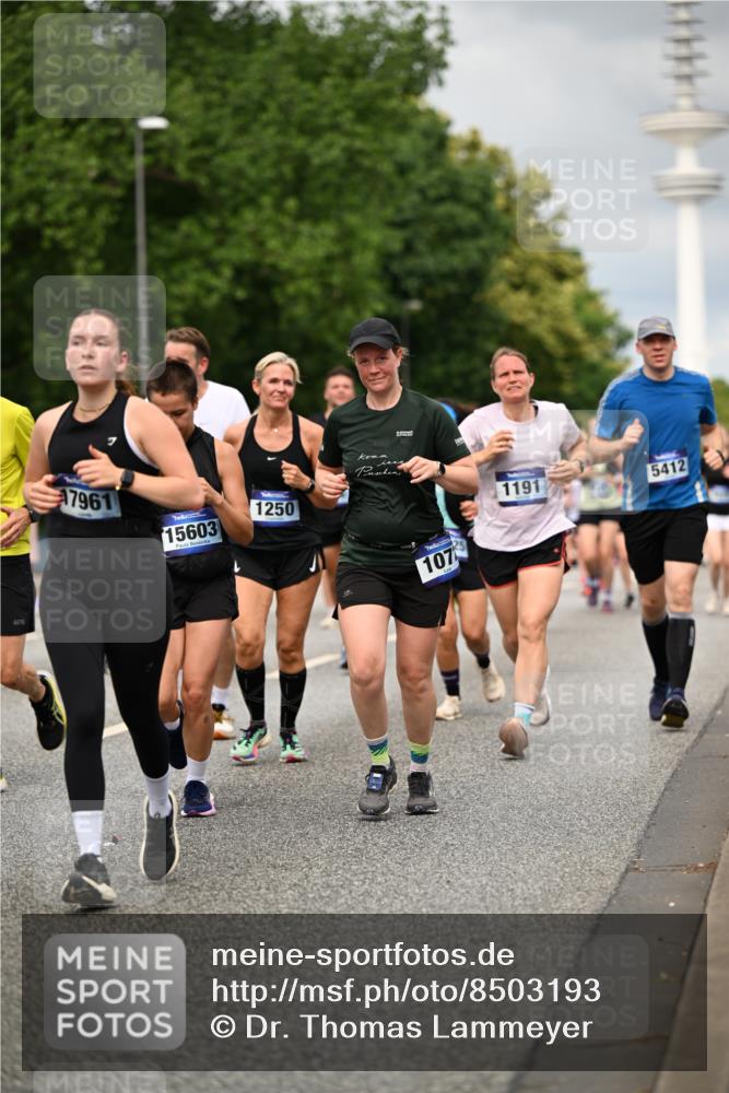 29.06.2025 - hella hamburg halbmarathon Dr. Thomas Lammeyer http://msf.ph/oto/8503193 29.06.2025 10:25:58 Kennedybrücke 1072, 1158, 1191, 1250, 1401, 1668, 1958, 2009, 2271, 2315, 2353, 2529, 2815, 2841, 3606, 3770, 3817, 3825, 3826, 4046, 4289, 4697, 5122, 5412, 5493, 5641, 5759, 5957, 6086, 6103, 7075, 7228, 7375, 7612, 7672, 8286, 8431, 8860, 8896, 8959, 9002, 9062, 9326, 9327, 9369, 9483, 9499, 9532, 9635, 10019, 10125, 10374, 10787, 10921, 11117, 11425 meine-sportfotos.de