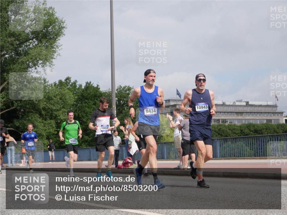29.06.2025 - hella hamburg halbmarathon Luisa Fischer http://msf.ph/oto/8503200 29.06.2025 10:12:46 Kennedybrücke 3921, 9366, 1003, 9434, 10943, 1838, 3921, 5511, 7333, 7636, 8219, 9366, 9434, 9674, 10036 meine-sportfotos.de