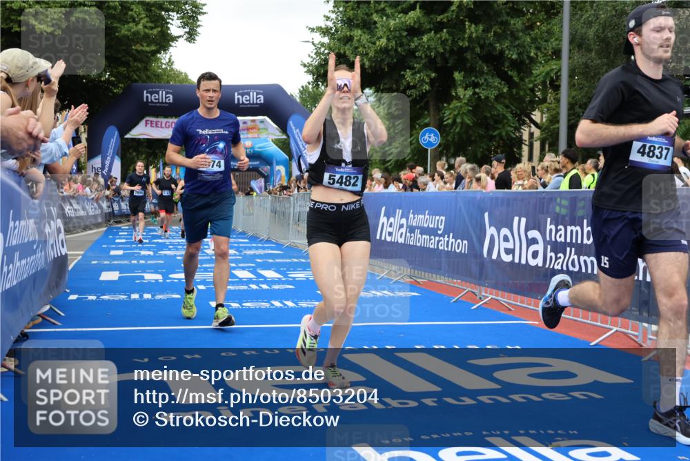 29.06.2025 - hella hamburg halbmarathon Strokosch-Dieckow http://msf.ph/oto/8503204 29.06.2025 10:52:14 Ziel 1482, 2397, 4140, 4419, 4587, 4837, 5032, 5087, 5093, 5482, 6164, 6897, 7896, 9074, 9082, 12135, 13707, 13726, 14248, 14300, 15275, 15446, 16003, 16320, 16591, 17033, 17130, 17773, 18475, 18801 meine-sportfotos.de