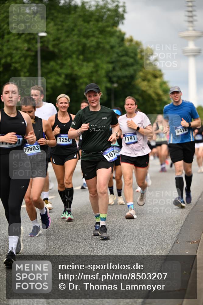 29.06.2025 - hella hamburg halbmarathon Dr. Thomas Lammeyer http://msf.ph/oto/8503207 29.06.2025 10:25:59 Kennedybrücke 1072, 1158, 1191, 1250, 1401, 1668, 1958, 2009, 2271, 2315, 2353, 2529, 2815, 2841, 3606, 3770, 3817, 3825, 3826, 4046, 4289, 4697, 5122, 5412, 5493, 5641, 5759, 5957, 6086, 6103, 7075, 7228, 7375, 7612, 7672, 8286, 8431, 8860, 8896, 8959, 9002, 9062, 9326, 9327, 9369, 9483, 9499, 9532, 9635, 10019, 10125, 10374, 10787, 10921, 11117, 11425 meine-sportfotos.de