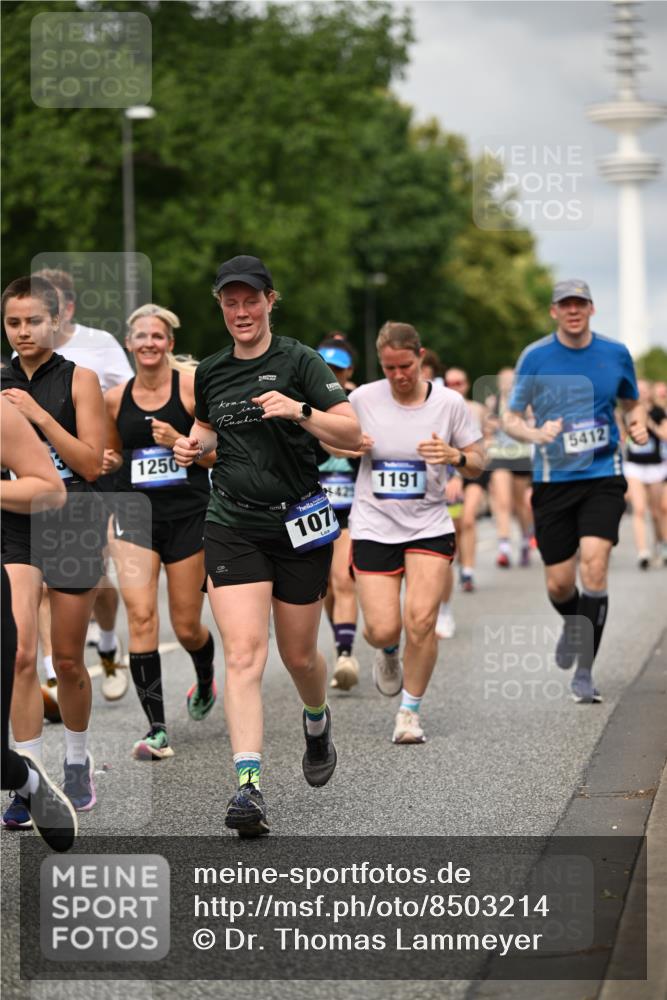 29.06.2025 - hella hamburg halbmarathon Dr. Thomas Lammeyer http://msf.ph/oto/8503214 29.06.2025 10:25:59 Kennedybrücke 1072, 1158, 1191, 1250, 1401, 1668, 1958, 2009, 2271, 2315, 2353, 2529, 2815, 2841, 3606, 3770, 3817, 3825, 3826, 4046, 4289, 4697, 5122, 5412, 5493, 5641, 5759, 5957, 6086, 6103, 7075, 7228, 7375, 7612, 7672, 8286, 8431, 8860, 8896, 8959, 9002, 9062, 9326, 9327, 9369, 9483, 9499, 9532, 9635, 10019, 10125, 10374, 10787, 10921, 11117, 11425 meine-sportfotos.de