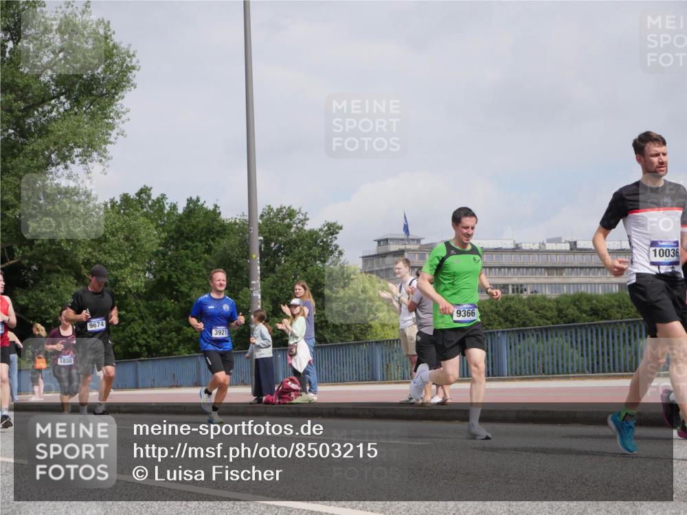 29.06.2025 - hella hamburg halbmarathon Luisa Fischer http://msf.ph/oto/8503215 29.06.2025 10:12:48 Kennedybrücke 1838, 9674, 3921, 9366, 10036, 1838, 3921, 5511, 7333, 8219, 9366, 9434, 9674, 10036 meine-sportfotos.de