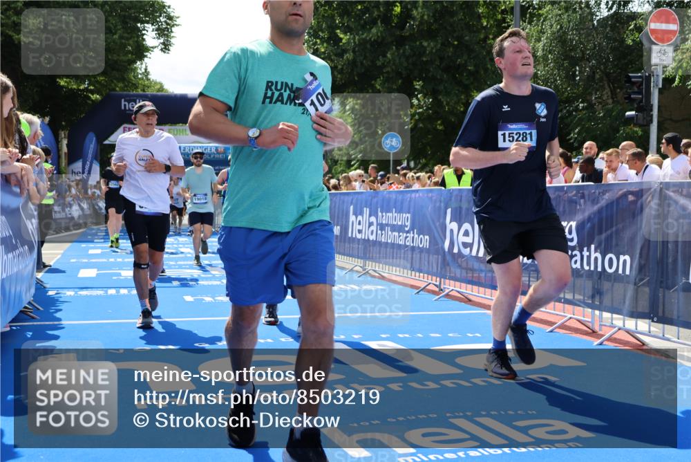 29.06.2025 - hella hamburg halbmarathon Strokosch-Dieckow http://msf.ph/oto/8503219 29.06.2025 11:36:18 Ziel 1224, 1298, 1389, 3741, 4540, 4802, 5294, 6717, 6805, 7789, 9094, 9471, 10652, 10770, 10862, 12463, 12562, 12770, 12775, 13473, 13653, 13789, 14158, 14334, 15281, 15994, 16702, 16796, 18361, 19018 meine-sportfotos.de