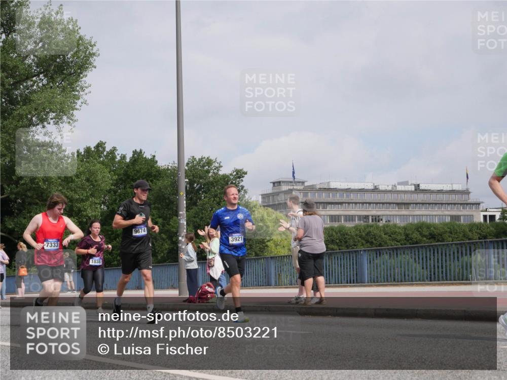 29.06.2025 - hella hamburg halbmarathon Luisa Fischer http://msf.ph/oto/8503221 29.06.2025 10:12:49 Kennedybrücke 7333, 1838, 9674, 3921, 1838, 3921, 5511, 7333, 8219, 9366, 9434, 9674, 10036 meine-sportfotos.de