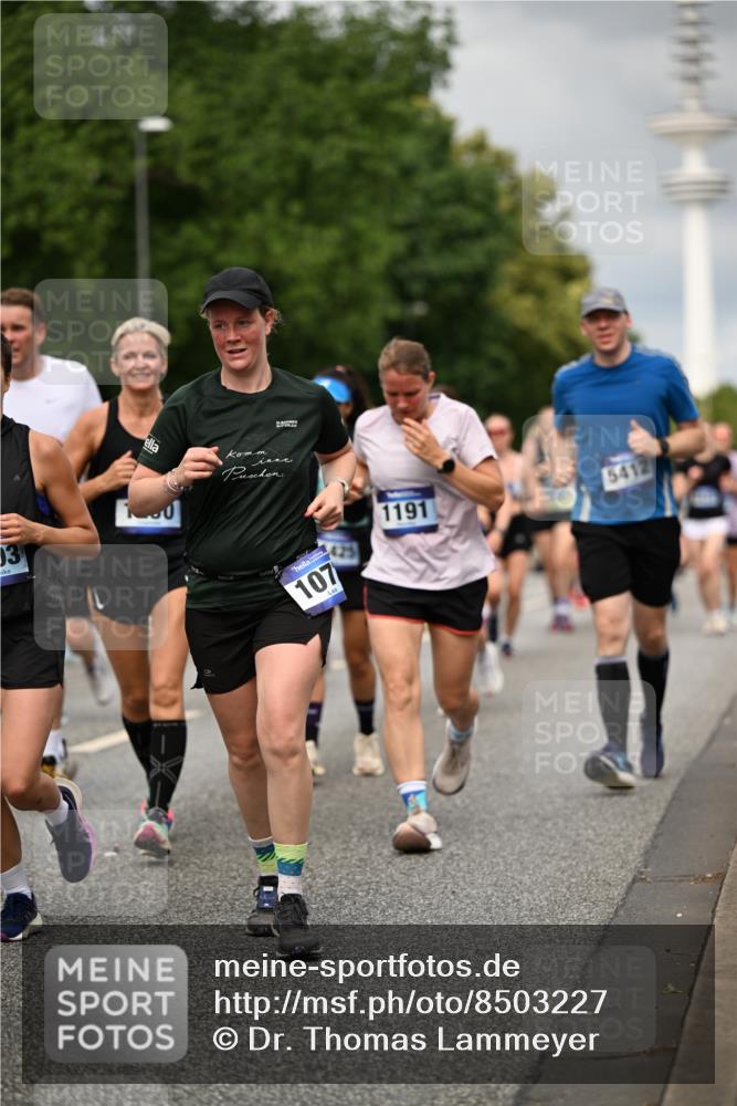 29.06.2025 - hella hamburg halbmarathon Dr. Thomas Lammeyer http://msf.ph/oto/8503227 29.06.2025 10:25:59 Kennedybrücke 1072, 1158, 1191, 1250, 1401, 1668, 1958, 2009, 2271, 2315, 2353, 2529, 2815, 2841, 3606, 3770, 3817, 3825, 3826, 4046, 4289, 4697, 5122, 5412, 5493, 5641, 5759, 5957, 6086, 6103, 7075, 7228, 7375, 7612, 7672, 8286, 8431, 8860, 8896, 8959, 9002, 9062, 9326, 9327, 9369, 9483, 9499, 9532, 9635, 10019, 10125, 10374, 10787, 10921, 11117, 11425 meine-sportfotos.de