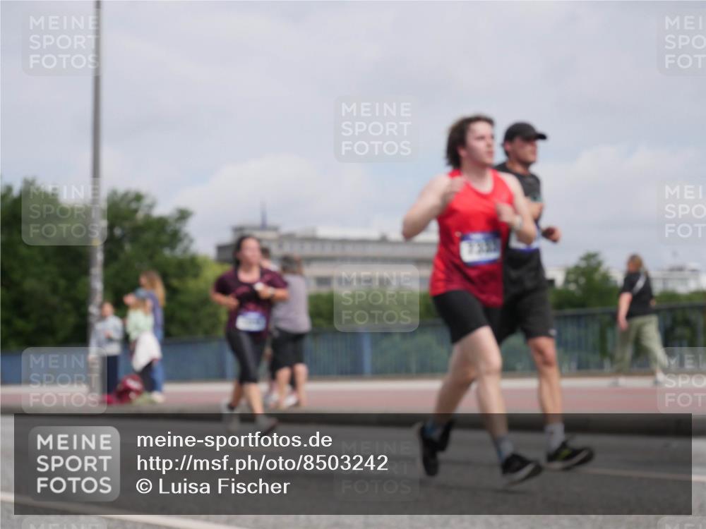 29.06.2025 - hella hamburg halbmarathon Luisa Fischer http://msf.ph/oto/8503242 29.06.2025 10:12:51 Kennedybrücke 1573, 1838, 3921, 5511, 7042, 7333, 8219, 9366, 9674 meine-sportfotos.de