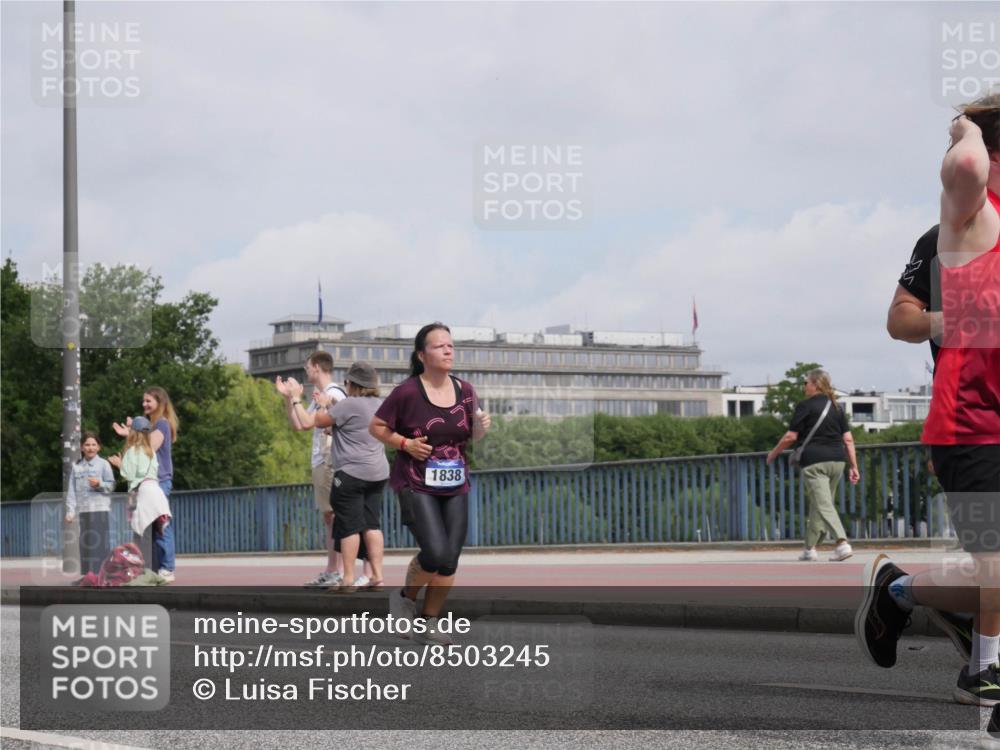29.06.2025 - hella hamburg halbmarathon Luisa Fischer http://msf.ph/oto/8503245 29.06.2025 10:12:52 Kennedybrücke 1838, 1573, 1838, 3921, 5511, 7042, 7333, 8219, 9366, 9674 meine-sportfotos.de