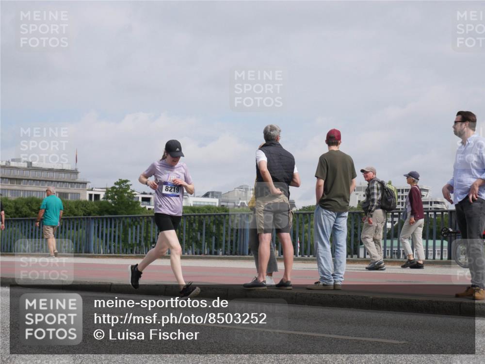 29.06.2025 - hella hamburg halbmarathon Luisa Fischer http://msf.ph/oto/8503252 29.06.2025 10:12:55 Kennedybrücke 8219, 1573, 1838, 7042, 8219, 8890 meine-sportfotos.de